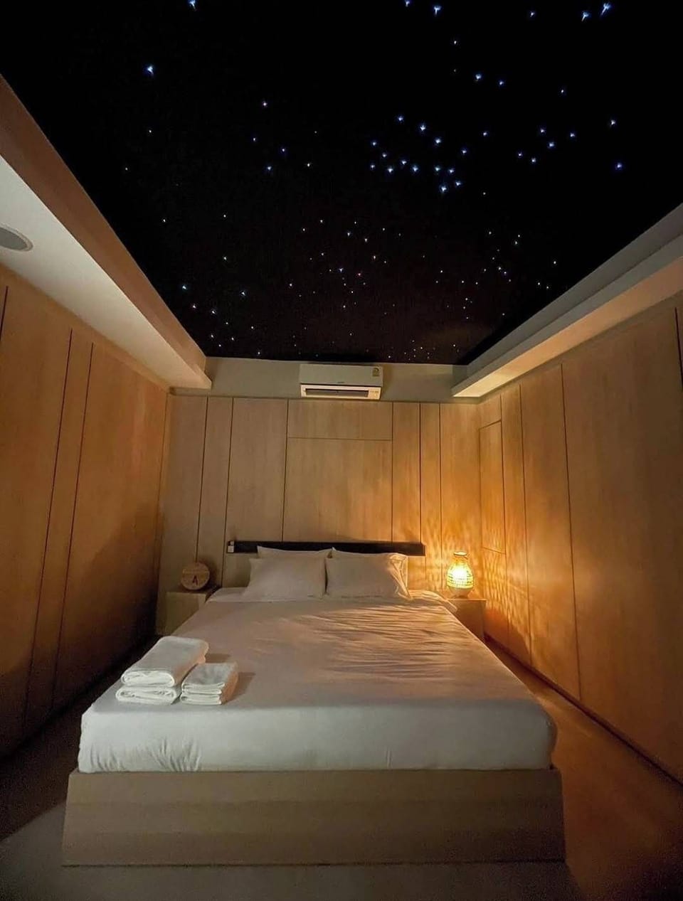 Superior Room, 1 King Bed, Non Smoking, Refrigerator & Microwave | Premium bedding, individually decorated, free WiFi