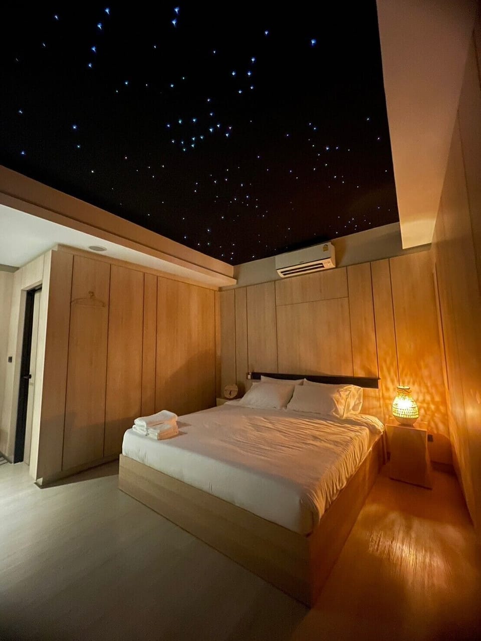 Superior Room, 1 King Bed, Non Smoking, Refrigerator & Microwave | Premium bedding, individually decorated, free WiFi