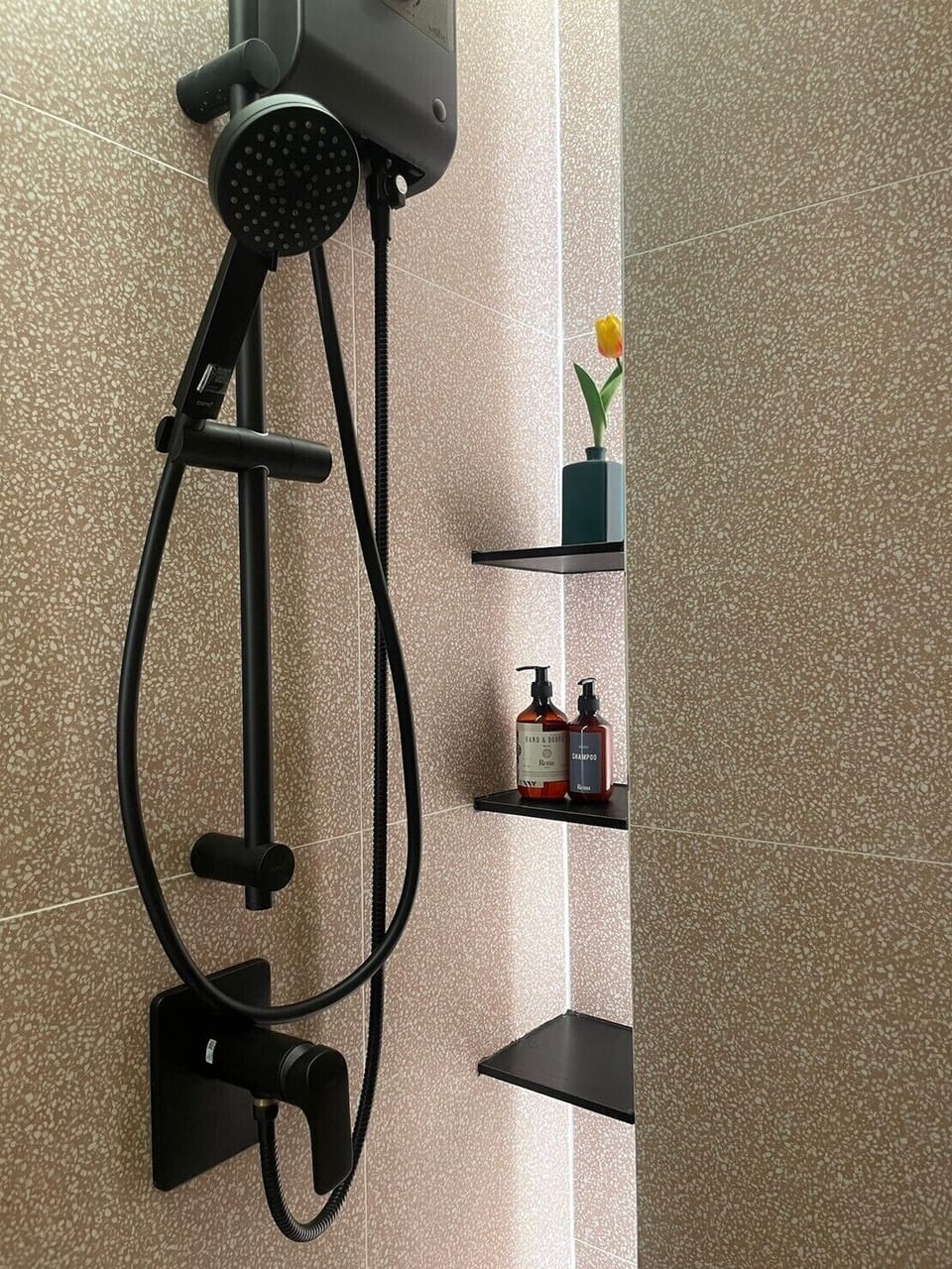 Superior Room, 1 King Bed, Non Smoking, Refrigerator & Microwave | Bathroom | Shower, rainfall showerhead, free toiletries, hair dryer