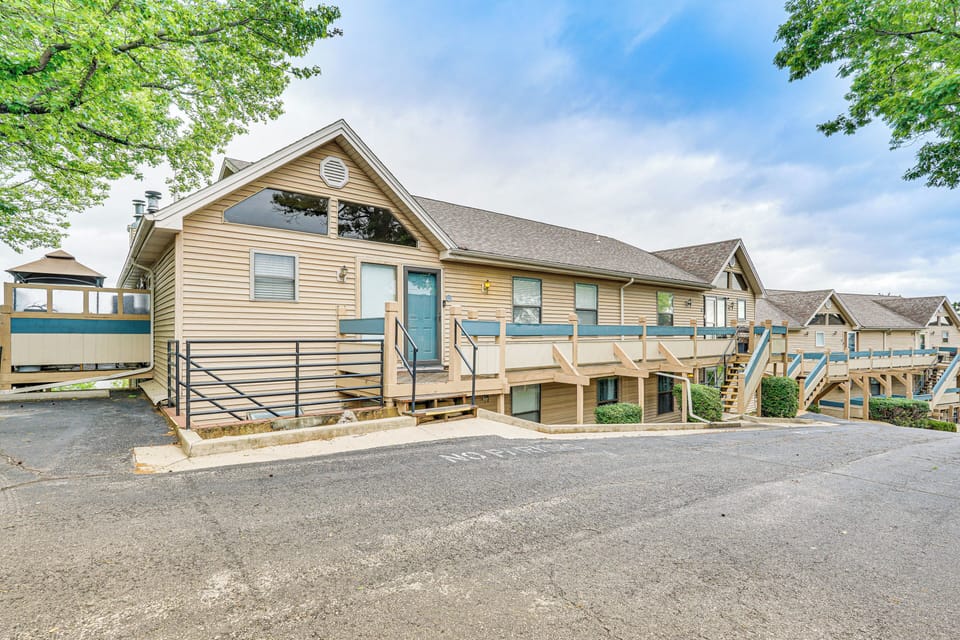 Boat Slip & Water Views: Lake Ozark Condo Apartment in Lake of the Ozarks