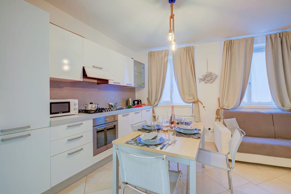 Family Apartment, Multiple Bedrooms (Heart Of Riva - 100m From The Lake) | Private kitchen | Fridge, microwave, oven, stovetop