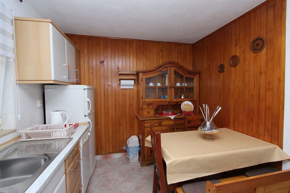 Studio | Private kitchen | Fridge, freezer