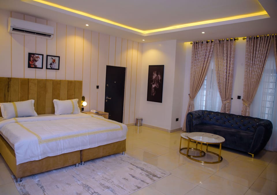 Luxury Suite | Memory foam beds, desk, free WiFi