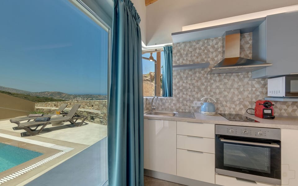 Exclusive Suite | In-room safe, individually decorated, individually furnished, desk