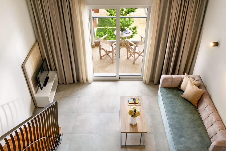 Duplex | Living area | 21-inch flat-screen TV with satellite channels, TV