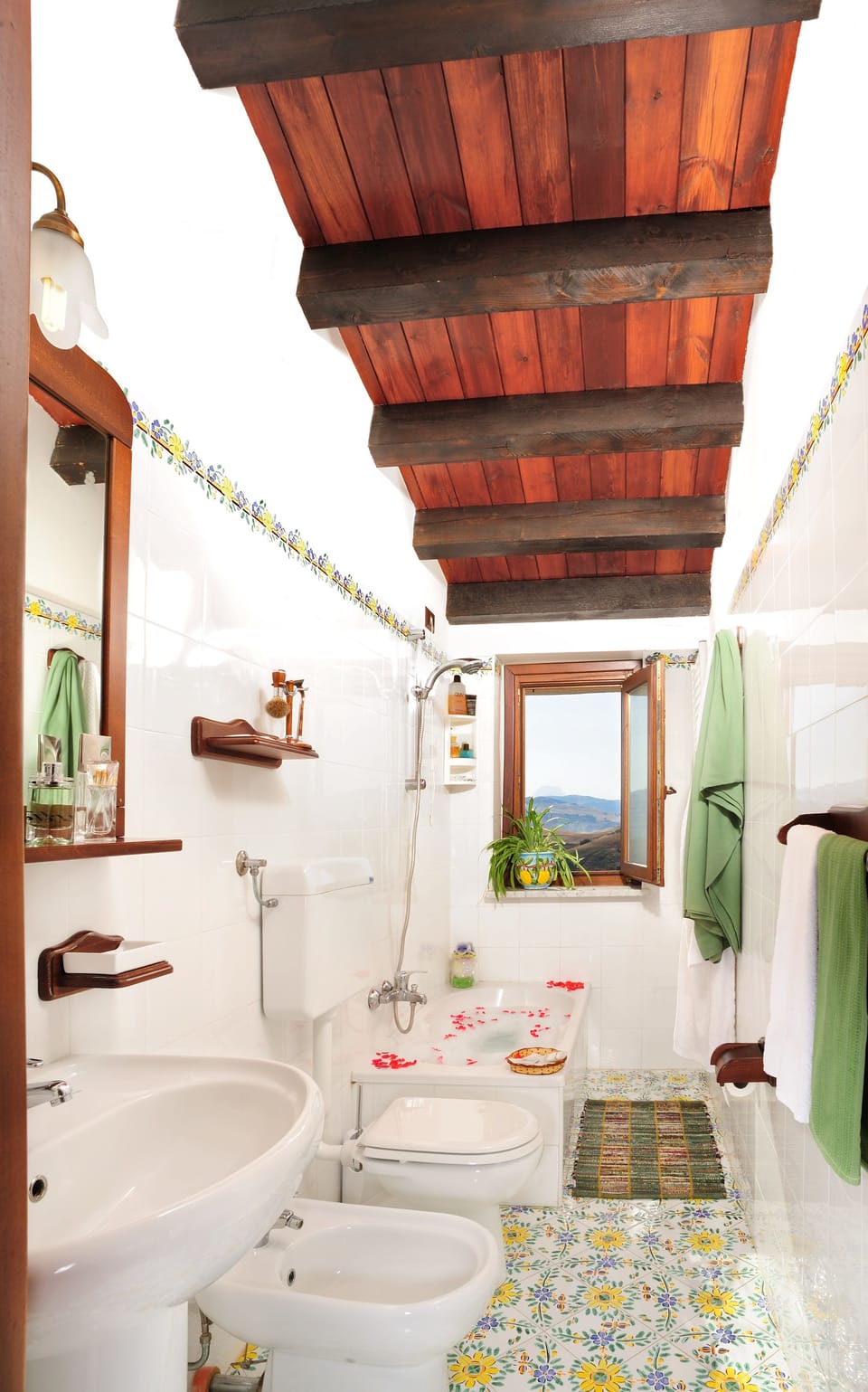 Family Room, 1 Bedroom, Hill View, Mountainside | Bathroom | Free toiletries, hair dryer, towels, soap