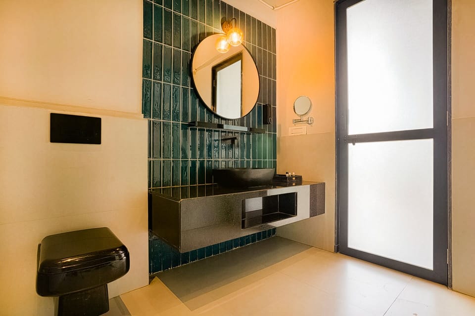Shower, free toiletries, hair dryer, bidet