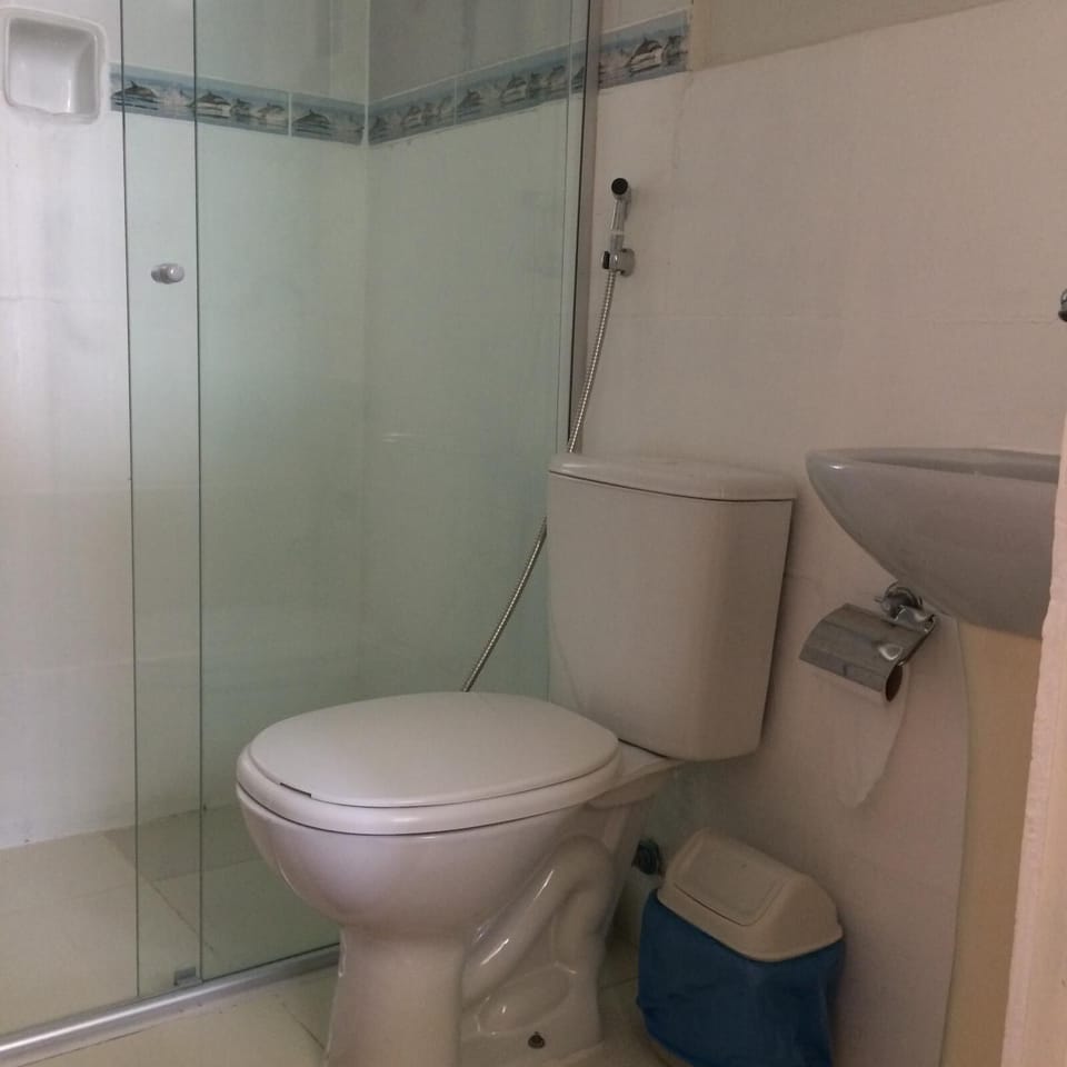 Standard Quadruple Room | Bathroom