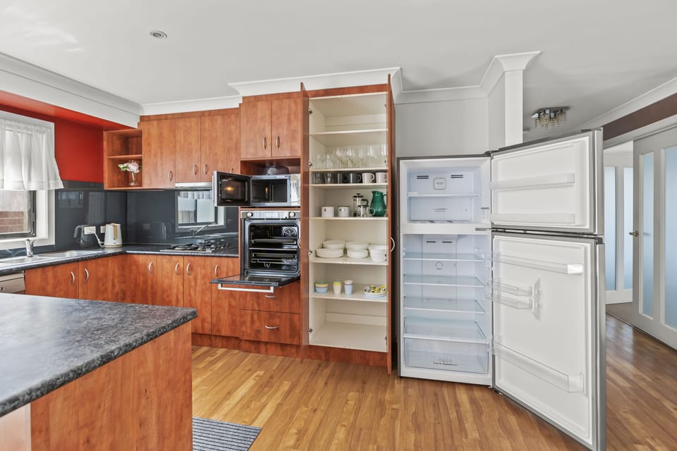 Deluxe House | Private kitchen | Highchair