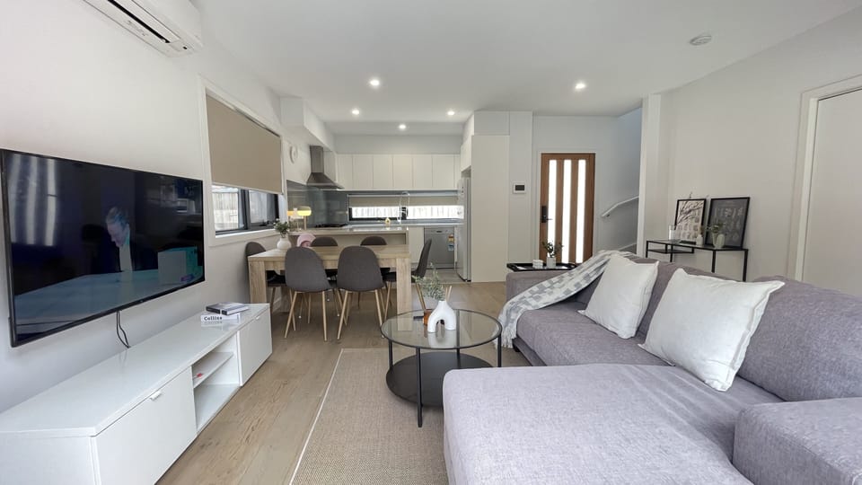 House | Living room | 65-inch flat-screen TV with digital channels, Netflix