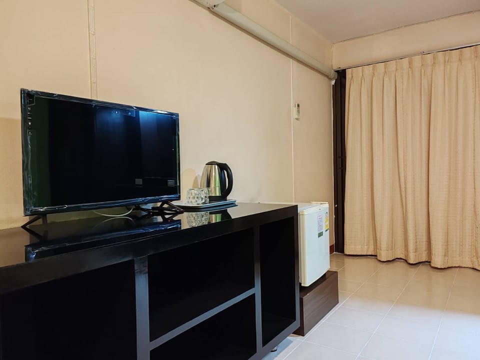 Standard Room | In-room dining