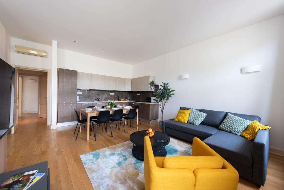 4 bedrooms, laptop workspace, blackout drapes, soundproofing