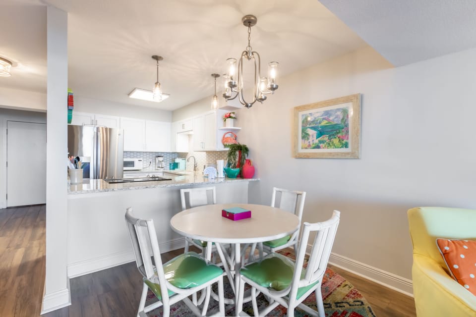 Comfort Condo, 2 Bedrooms, Balcony, Lagoon View | In-room dining