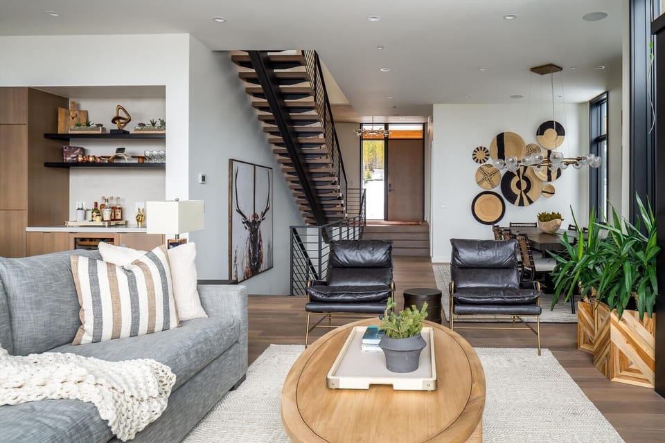 House, 5 Bedrooms | Living area