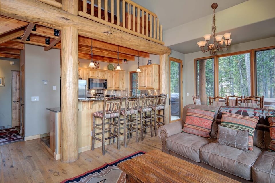 House, 4 Bedrooms | Living area