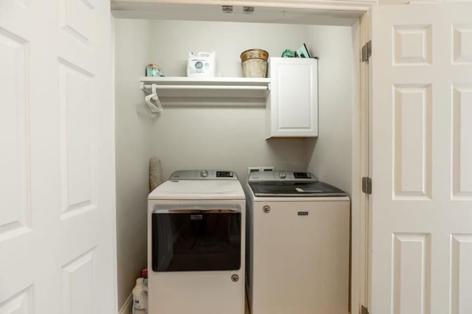 Condo, 6 Bedrooms | Laundry