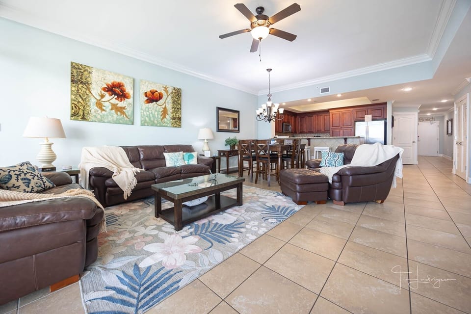 Condo, 2 Bedrooms | Living area