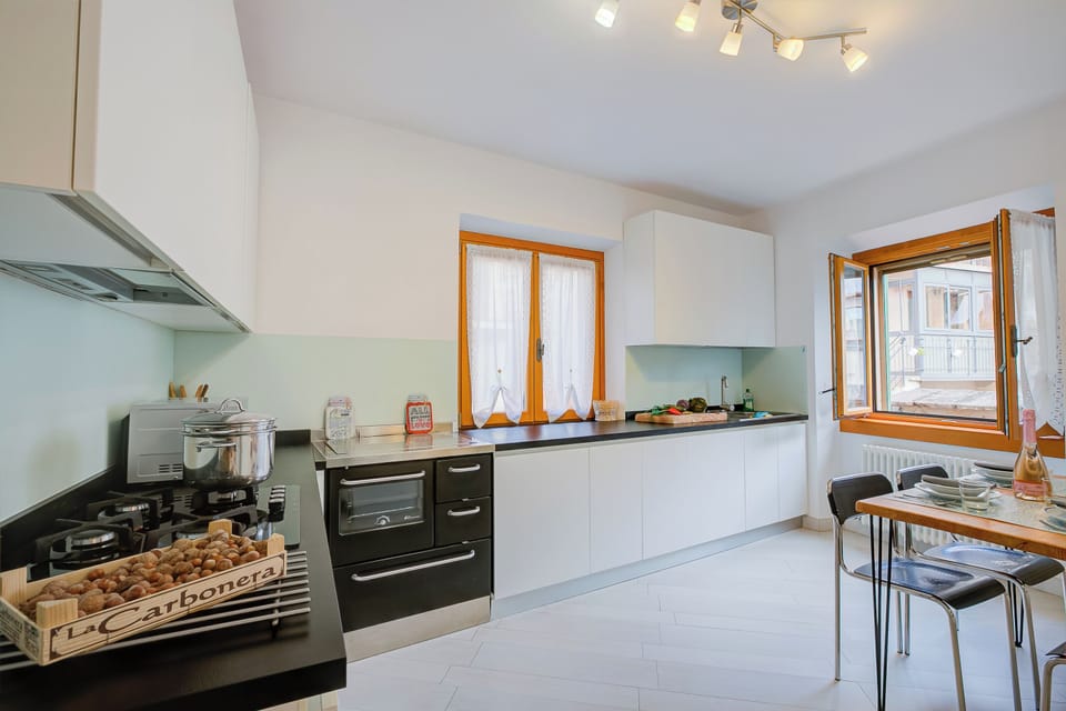 Family Apartment, Multiple Bedrooms, Mountainside (Casa dei Nonni) | Private kitchen | Fridge, microwave, oven, stovetop