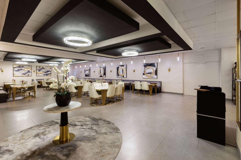 Breakfast, lunch, dinner served; American cuisine 