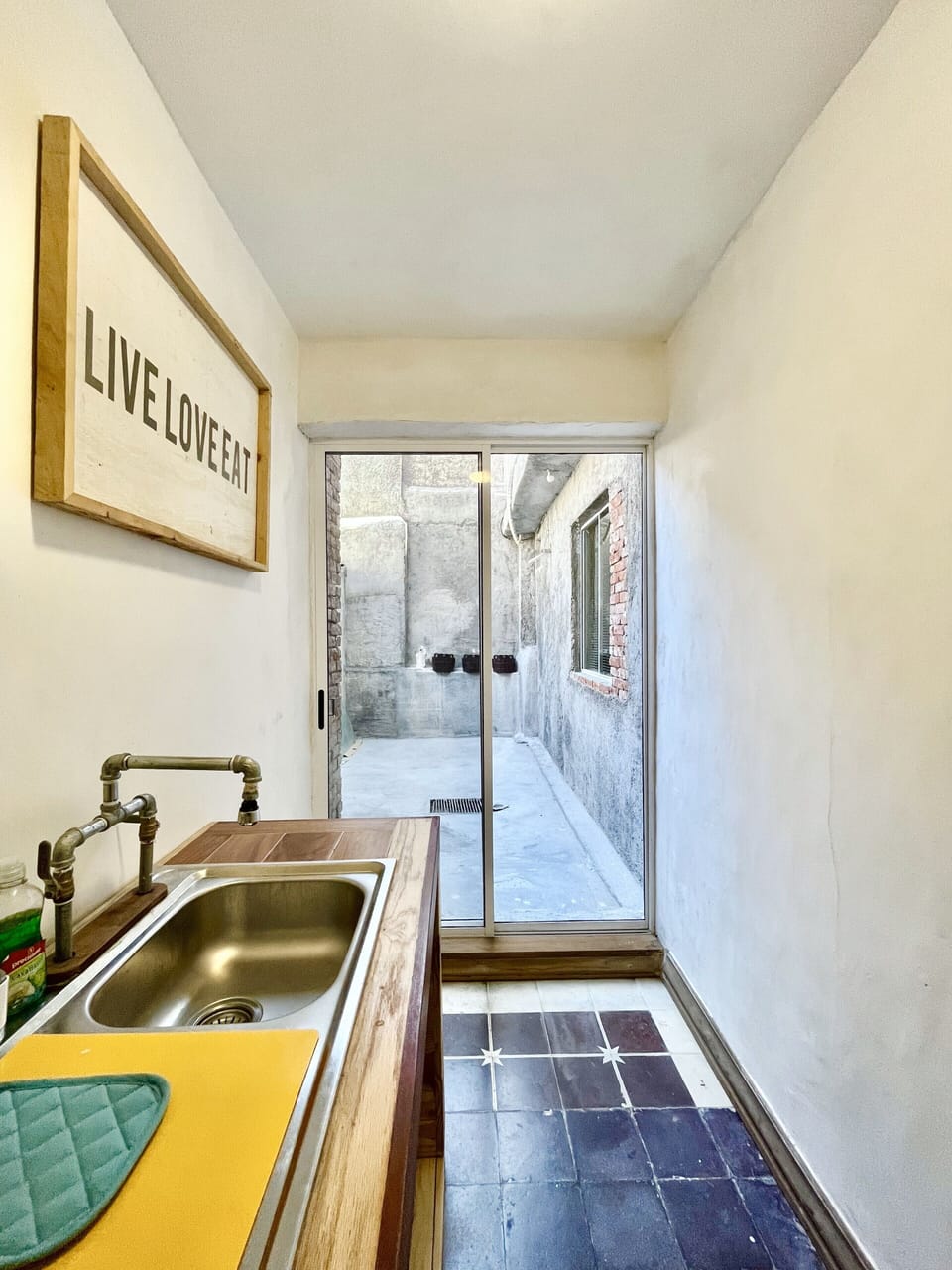 Basic Apartment | Private kitchen | Coffee/tea maker, shared microwave, dining table