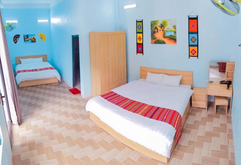 Double or Twin Room | Desk