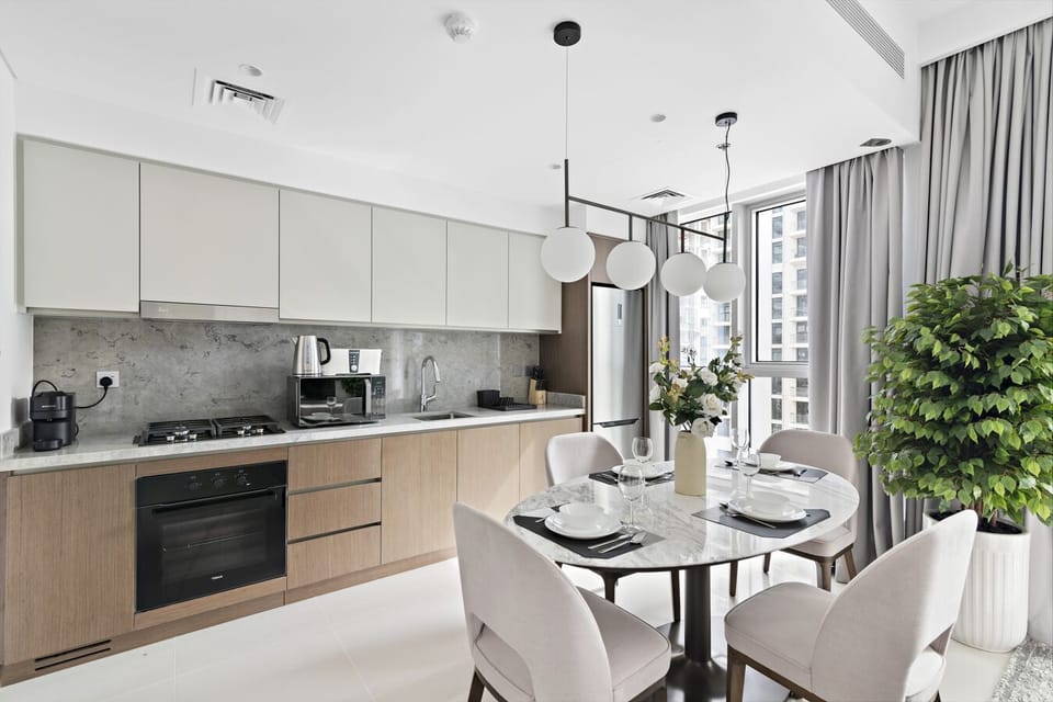 Luxury Apartment | Private kitchen | Fridge, microwave, oven, cookware/dishes/utensils