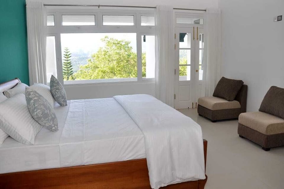 Deluxe Double Room | In-room safe, soundproofing, iron/ironing board