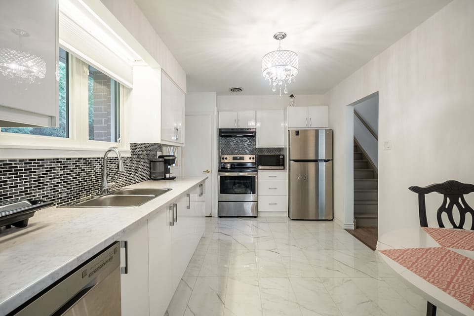 Deluxe Villa, 4 Bedrooms, Fireplace | Private kitchen | Full-size fridge, microwave, oven, stovetop