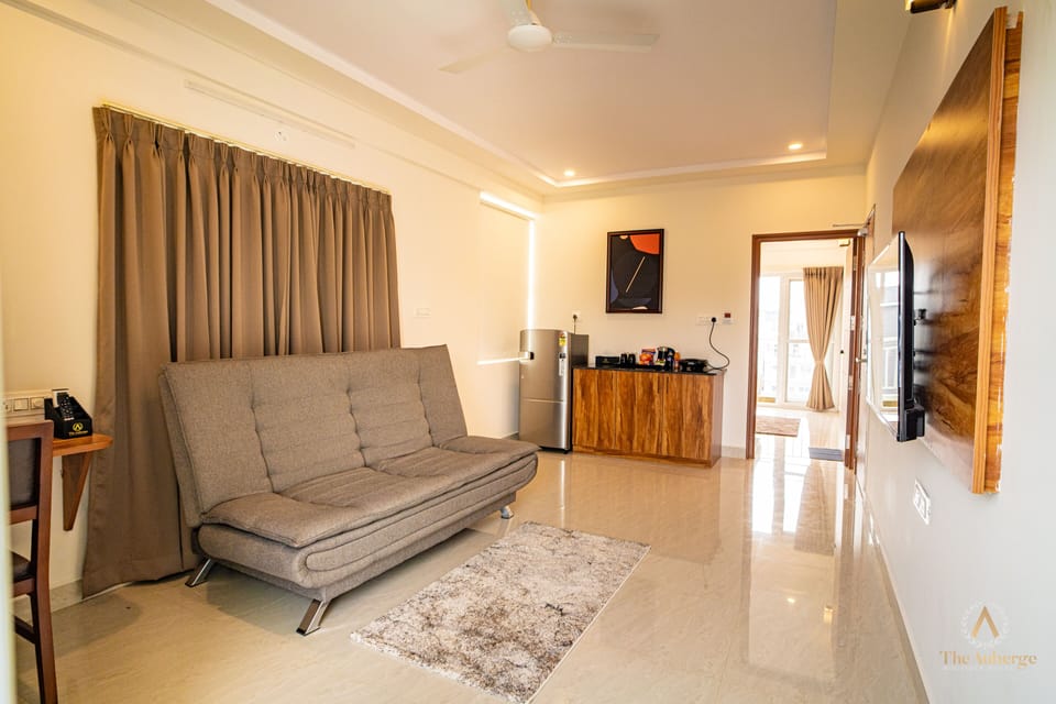 Signature Suite | Minibar, desk, free WiFi