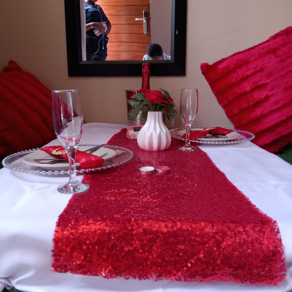 Romantic Room | In-room dining