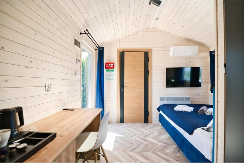 Exclusive Chalet | Hypo-allergenic bedding available, memory foam beds, laptop workspace