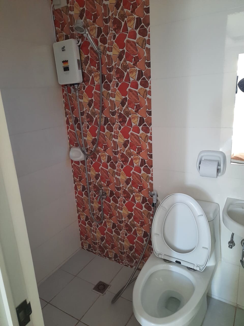 Standard Room | Bathroom | Shower, slippers, bidet, towels