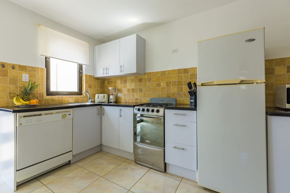 Comfort Apartment, 2 Bedrooms, Poolside | Private kitchen | Fridge, microwave, oven, stovetop