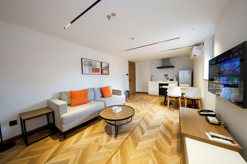 Comfort Condo, 1 Bedroom, Non Smoking | In-room dining