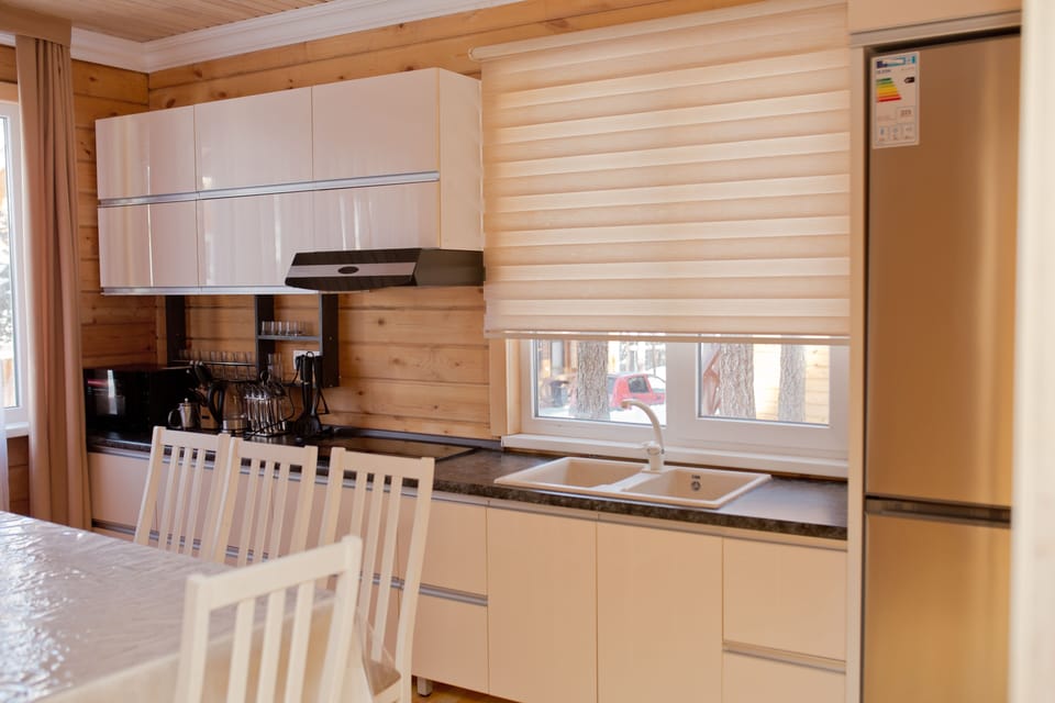 Executive Penthouse, 4 Bedrooms | Blackout drapes, soundproofing, iron/ironing board, free WiFi
