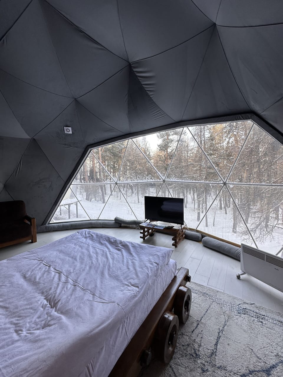 Comfort Chalet | Blackout drapes, soundproofing, iron/ironing board, free WiFi