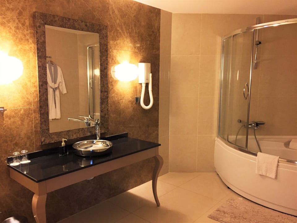 Junior Suite, Sea View | Bathroom | Separate tub and shower, jetted tub, hair dryer, bathrobes