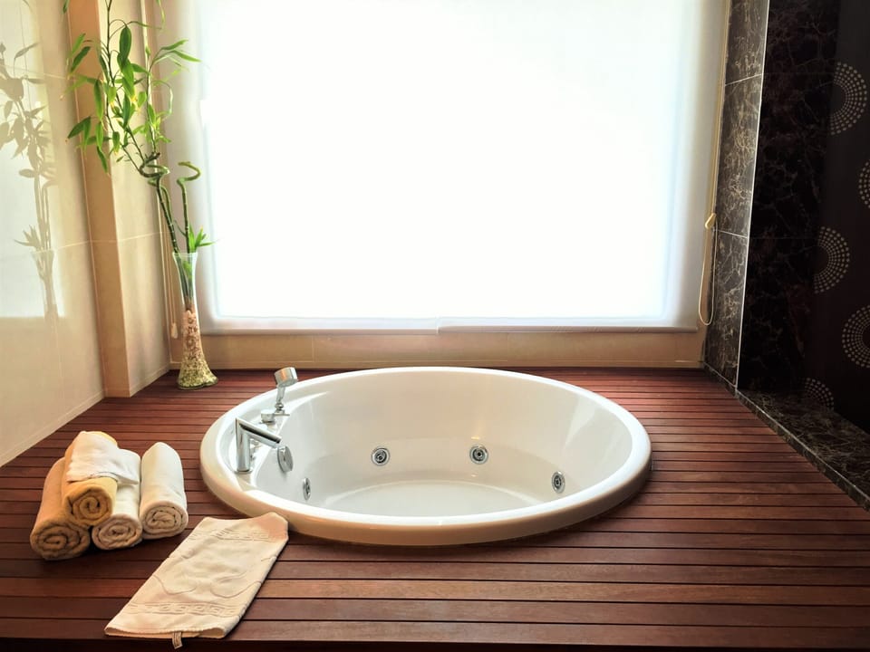 Royal Suite, Sea View | Bathroom | Separate tub and shower, jetted tub, hair dryer, bathrobes