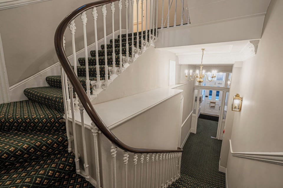 Apartment (1 Bedroom) | Staircase