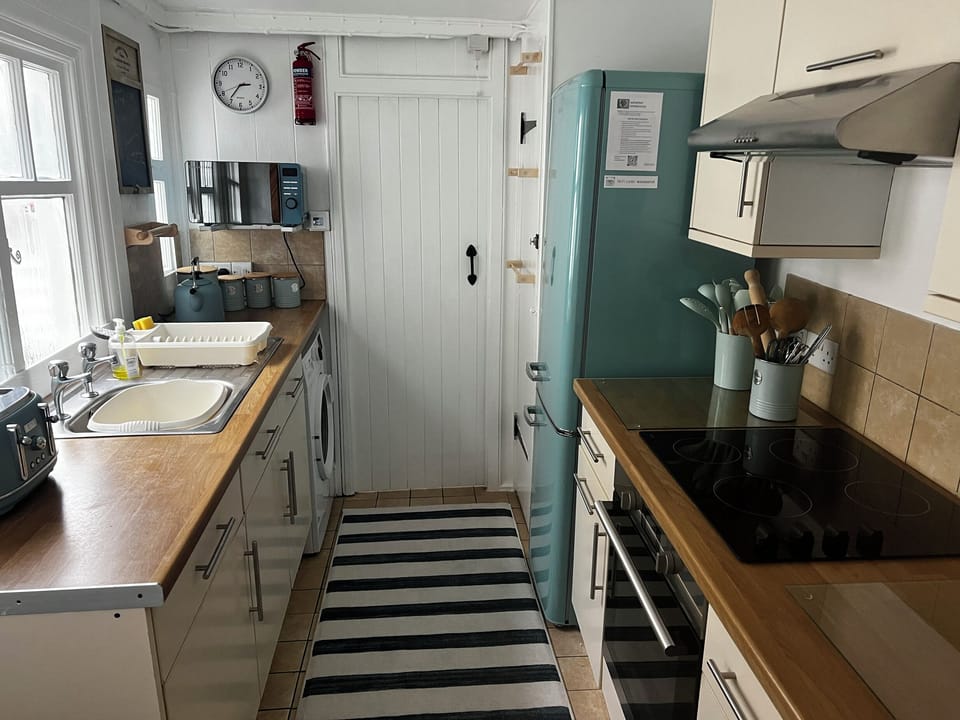 Cottage | Private kitchen | Cookware/dishes/utensils