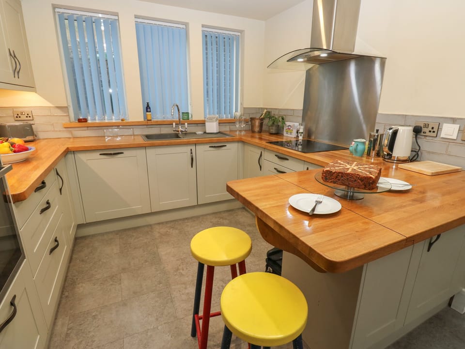 Fridge, dishwasher, electric kettle, toaster