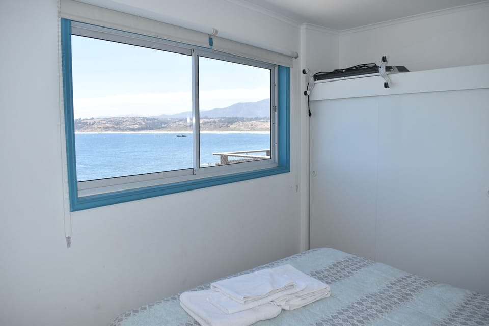 Basic Room, 1 Queen Bed, Ensuite, Sea View | Free WiFi, bed sheets