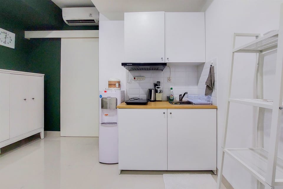 Apartment | Private kitchen | Full-size fridge, stovetop