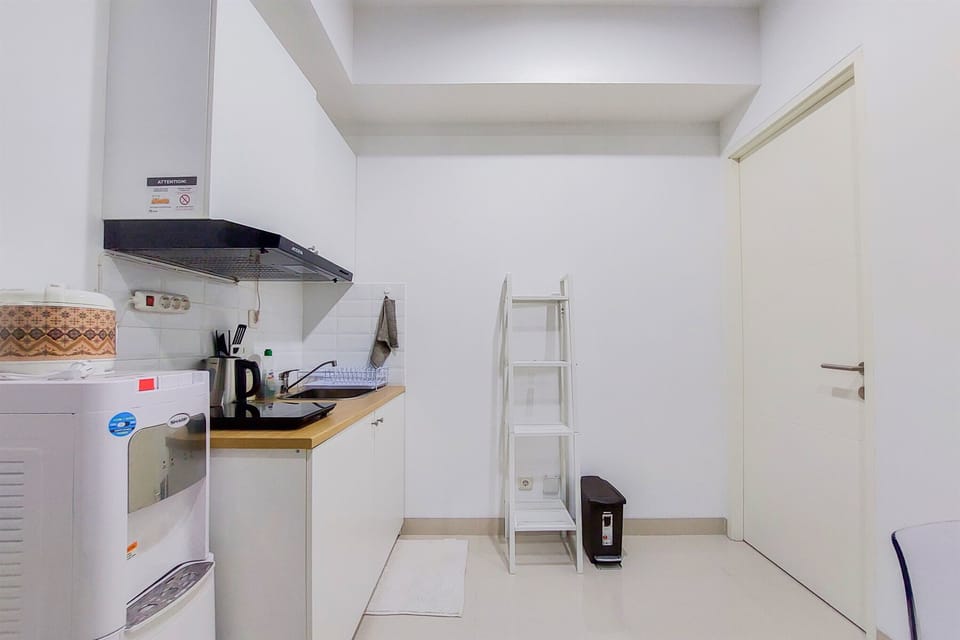 Apartment | Private kitchen | Full-size fridge, stovetop
