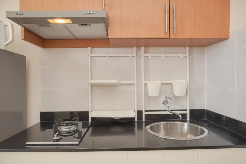 Apartment | Private kitchen | Full-size fridge, stovetop