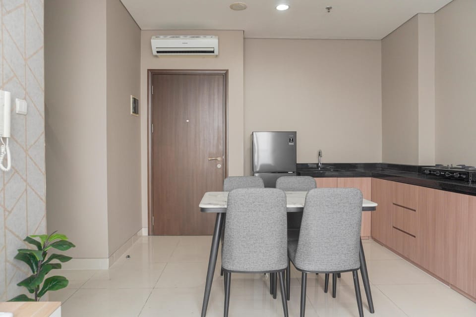 Apartment | Private kitchen | Full-size fridge, stovetop