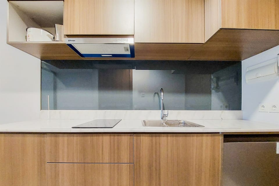 Apartment | Private kitchen | Full-size fridge, stovetop