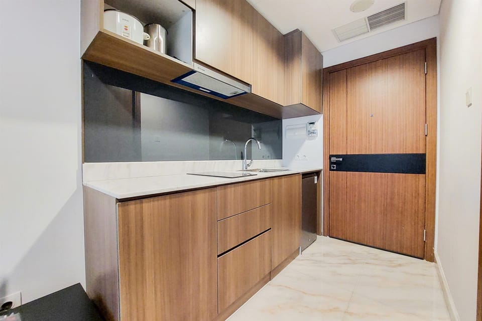 Apartment | Private kitchen | Full-size fridge, stovetop