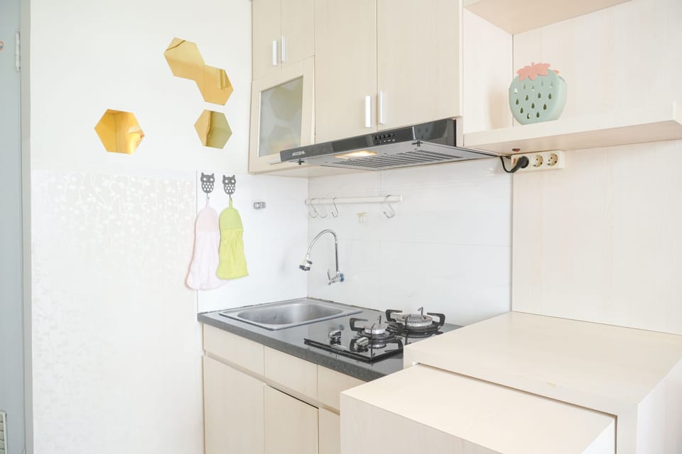 Apartment | Private kitchen | Full-size fridge, stovetop