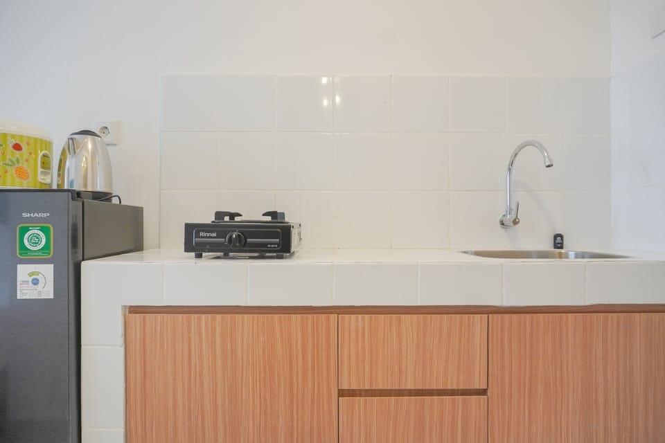 Studio | Private kitchen | Full-size fridge, stovetop